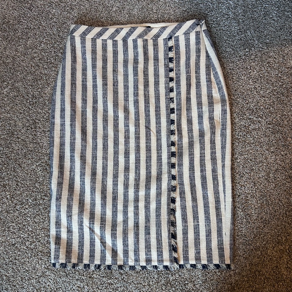 Banana Republic Striped Gray and White Women's Skirt